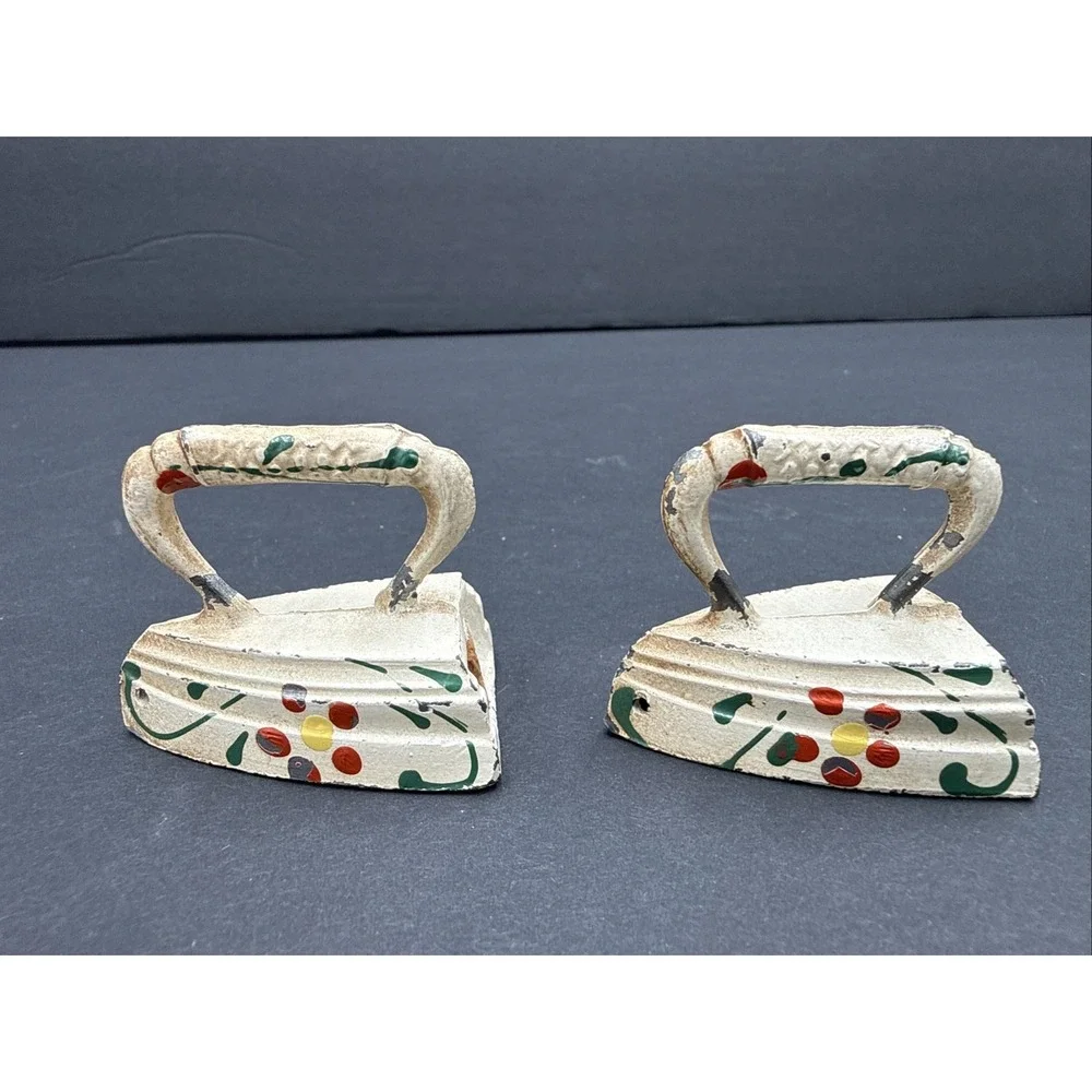 VTG Cast Iron‎ Hand Painted Miniature Flat Irons Salt and Pepper Shakers